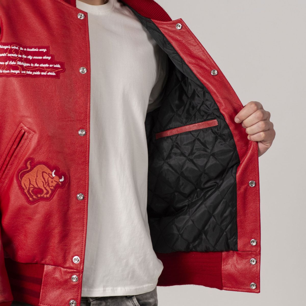 "Chicago Online Exclusive All-Leather Letterman Jacket – A Tribute to Iconic Windy City Style"